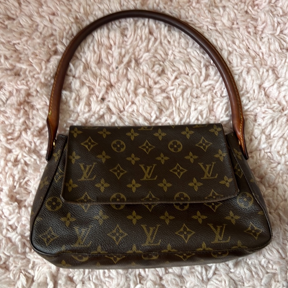 Louis Vuitton Bag - Picture 13 of 17